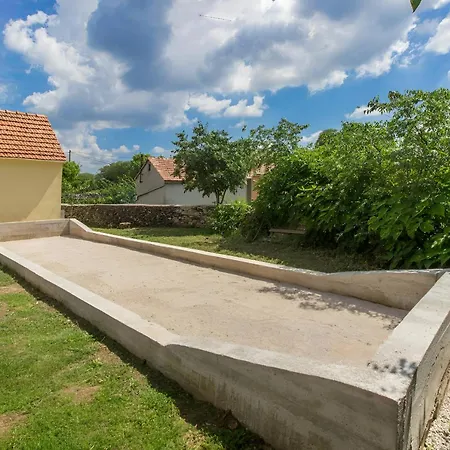 Villa Oasis Near Krka Waterfalls