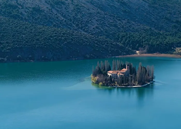 Oasis Near Krka Waterfalls וילה Drniš