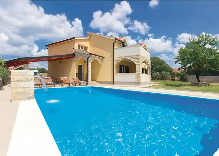 Oasis Near Krka Waterfalls וילה Drniš