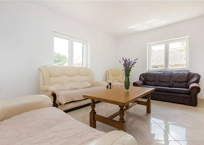 Oasis Near Krka Waterfalls וילה Drniš