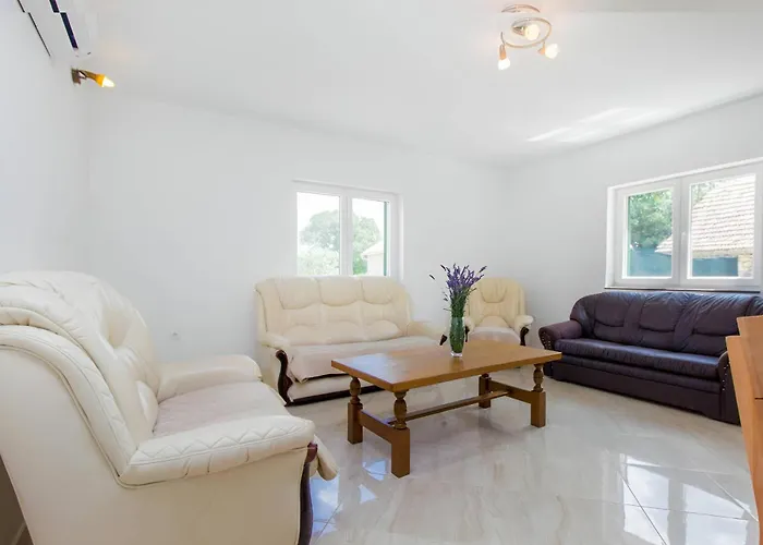 Oasis Near Krka Waterfalls וילה *