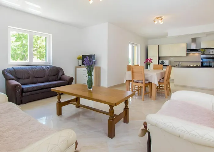 Oasis Near Krka Waterfalls וילה *