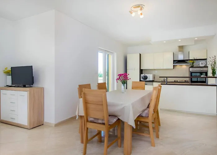 Oasis Near Krka Waterfalls וילה Drniš