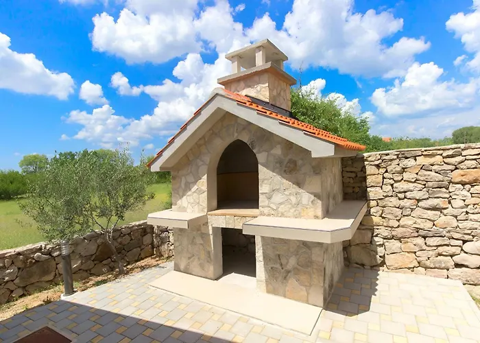 Oasis Near Krka Waterfalls וילה Drniš