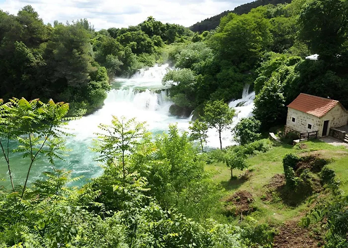 Oasis Near Krka Waterfalls וילה *